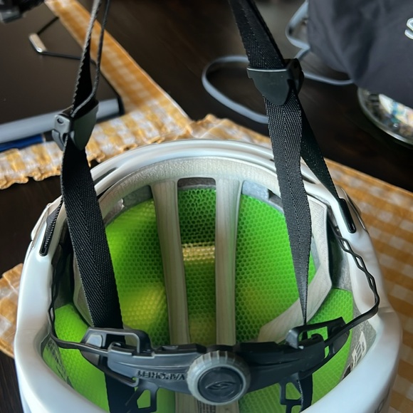 Smith Forefront trail helmet size M. Worn a few times in great condition.💚🩶🤍 - Picture 11 of 12